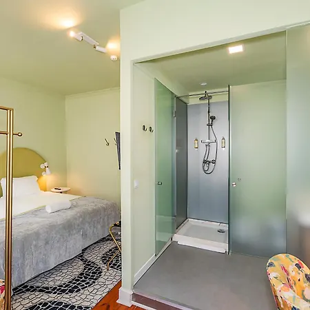 Lr Guest house *
