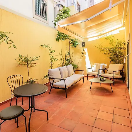Lr Guest house *